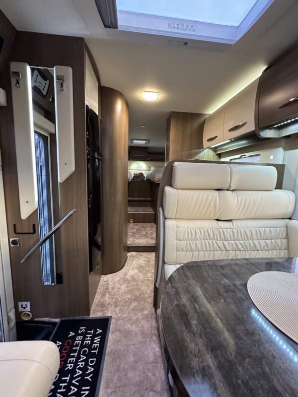 Matkaauto Chausson seeest