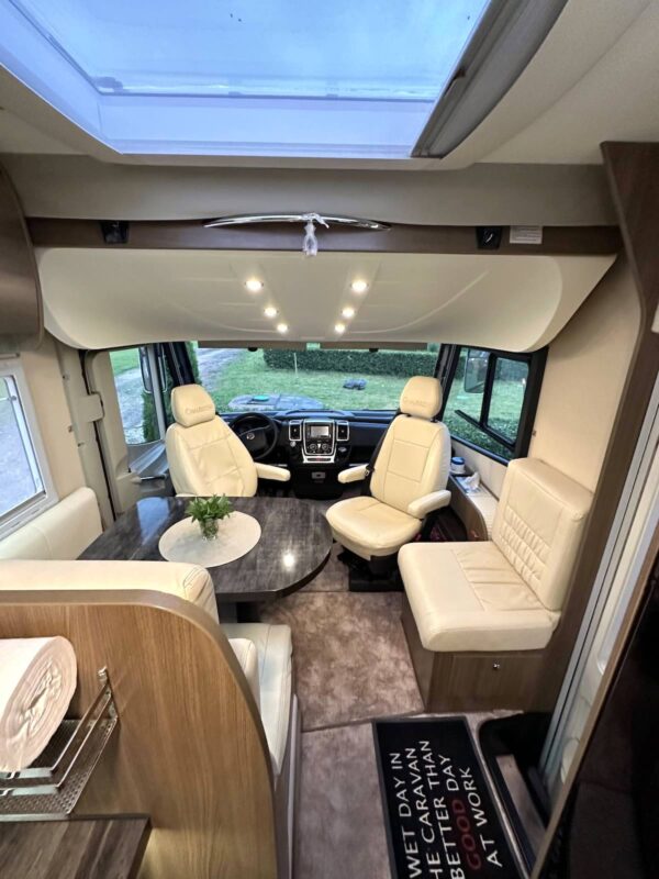 Matkaauto Chausson seeest